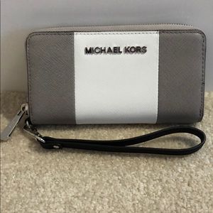Michael Kors Essential Zip Wallet Grey/White